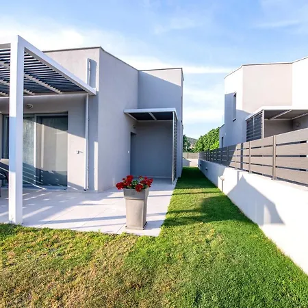 Ag Luxury Villas, Iraklitsa * Nea Iraklitsa