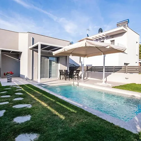 Ag Luxury Villas, Iraklitsa