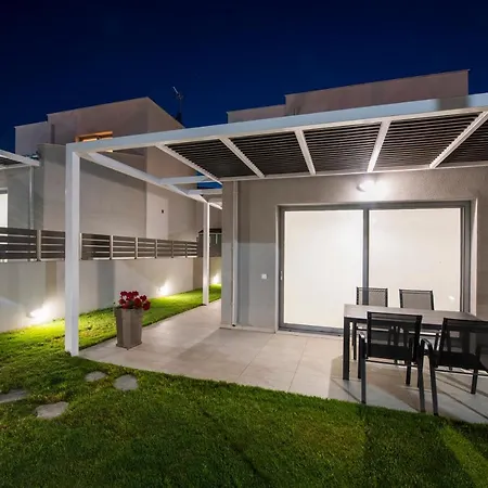 Ag Luxury Villas, Iraklitsa فيلة