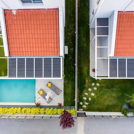 Ag Luxury Villas, Iraklitsa Vilă